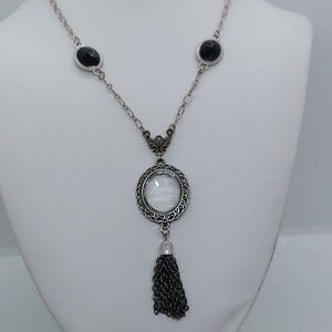 Antique inspired‎ silver tone faceted glass necklace